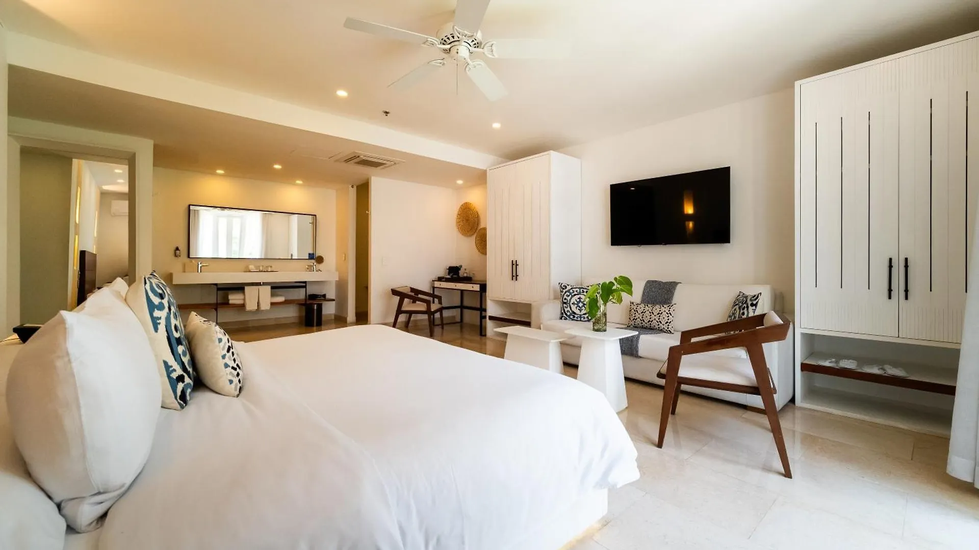 Nacar Hotel Cartagena, Curio Collection By Hilton